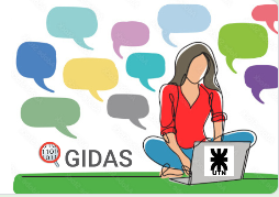 Mujer sentada con su Notebook y logo del GIDAS